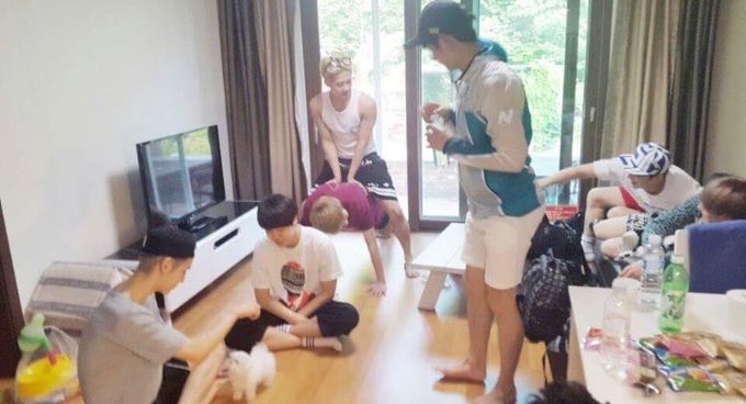 narannaner's tweet photo. คิดถึงได้ รอเป็น จะใครละจ้ะ ก็อากาเซ่นี่ไง5555 พักผ่อนตามอัธยาศัย เราจารอววววววว 💕#ImMissingYourFaceGOT7 https://t.co/oDgAn4qFIL