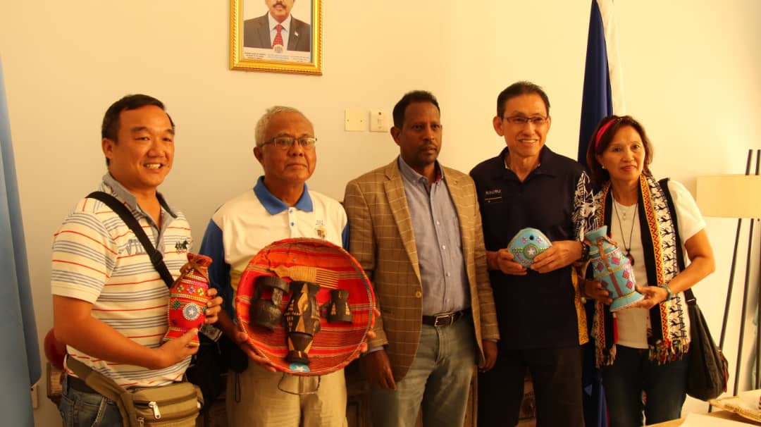 engyarisow's tweet photo. Maanta waxaan xafiiskeyga ku qaabilay Dalxiisayaal Malaysia ah oo Muqdisho u soo dalxiis yimid. Horumarka Caasimada waa mid muuqda https://t.co/O6cGTIXDz0