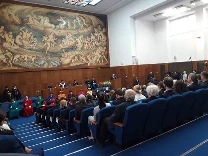 Magda Vášáryová (@magdavasaryova) on Twitter photo Naživo: Masarykova univerzita v Brne udeľuje pánovi prezidentovi Kiskovi Veľkú zlatú medailu. Naživo: Masarykova univerzita v Brne udeľuje pánovi prezidentovi Kiskovi Veľkú zlatú medailu.