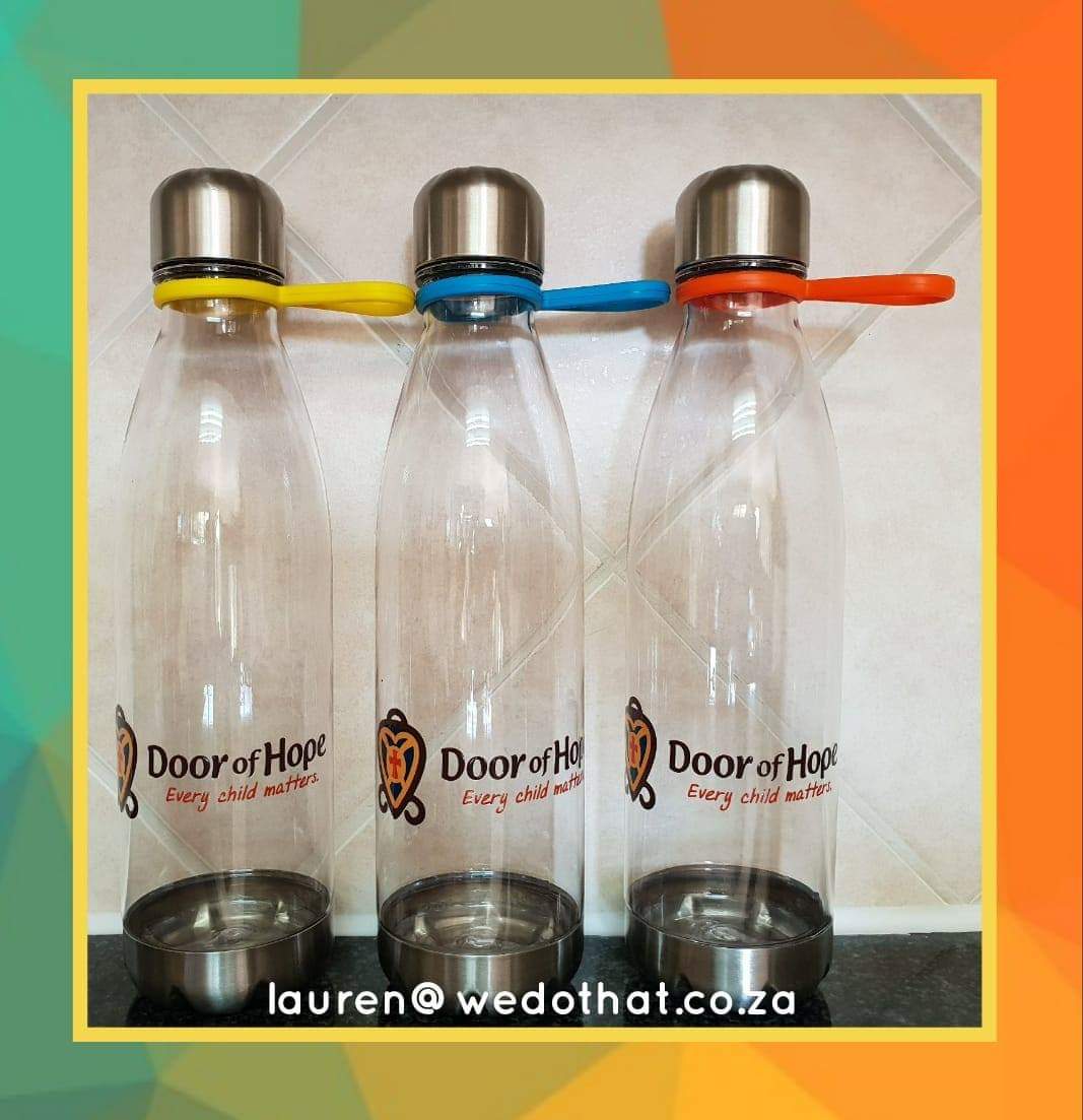 WeDoThatSA's tweet photo. More of the gorgeous 'Clearview' 750ml water bottle, with direct to product print, for @DoorofHopeJHB
#marketing #branding #promotionalproducts #SouthAfrica #WeDoThatSA https://t.co/raWKQSvM0l
