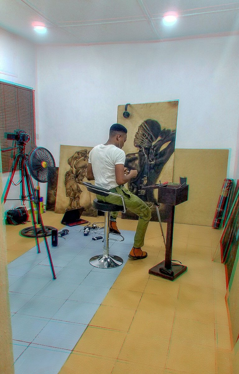 Alexpeter_idoko's tweet image. I am a graduate. 
Studied accounting. 
But this is what I do and earn from. 
I draw with Razorblade on burntwood. 
Started drawing on the floor in Lagos as a kid.

Please kindly Retweet