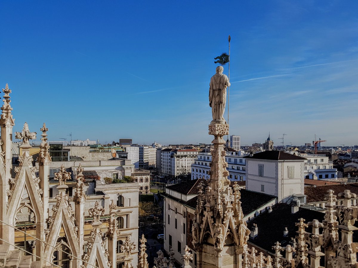 DuomodiMilano's tweet photo. #Sapevateche le #Terrazze del @DuomodiMilano, con una superficie di 8000 mq, sono il tetto calpestabile più grande al mondo di una #cattedrale gotica? Situate all’altezza di 65-70 m. contano 251 gradini per raggiungere (a piedi) il 1° livello! Immergetevi nella Bellezza #Milano https://t.co/IKFEl1CQao