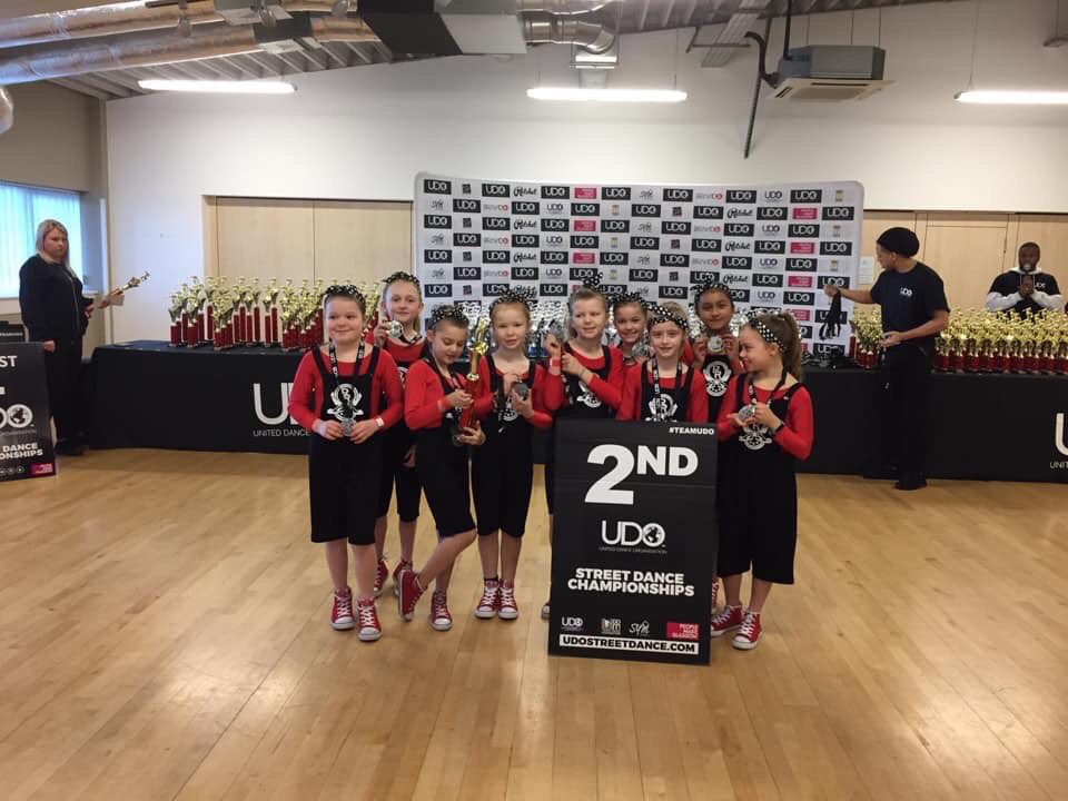 Redz dance school tweet media