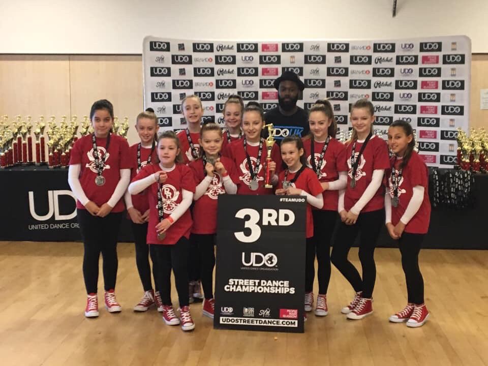 Redz dance school tweet media