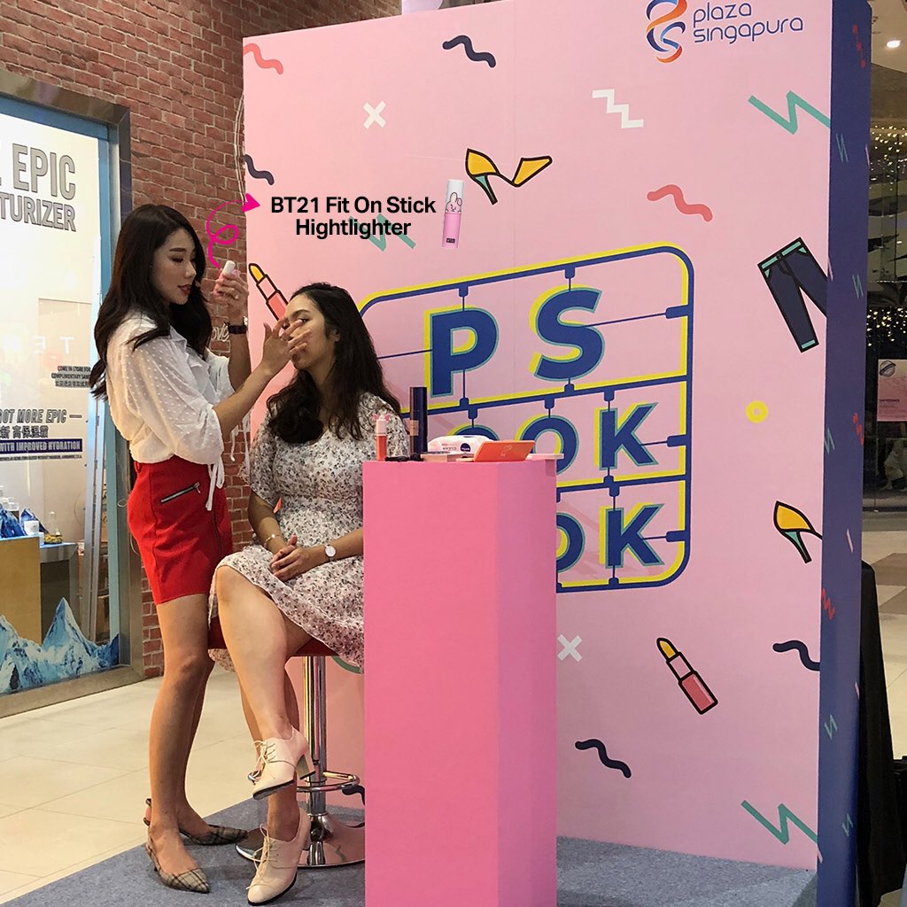 VTCosmetics_sg's tweet photo. Spotted @mongabong using VT’s products ( VTXBTS Face Fixer & BT21 Fit On Stick-Highlighter ) at Plaza SG Look Book 2019 😍
#KoreanMakeUpTutorial
Available now in-store & online, get yours now!
#VTCOSMETICSSG #VTSG #VTXBTSSG #BT21SG #PSLookBook2019 #PS45th https://t.co/SufELKobyQ