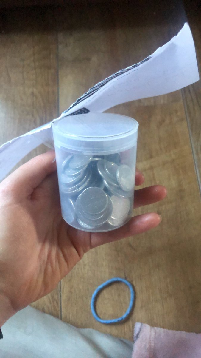 laurencllarkx's tweet photo. 10 y/o sister asked why I don’t drive n I told her how it’s rly expensive, walked in my room n she’s left this on my bed, my heart😩💔💔 https://t.co/MZyC3Mhy8q