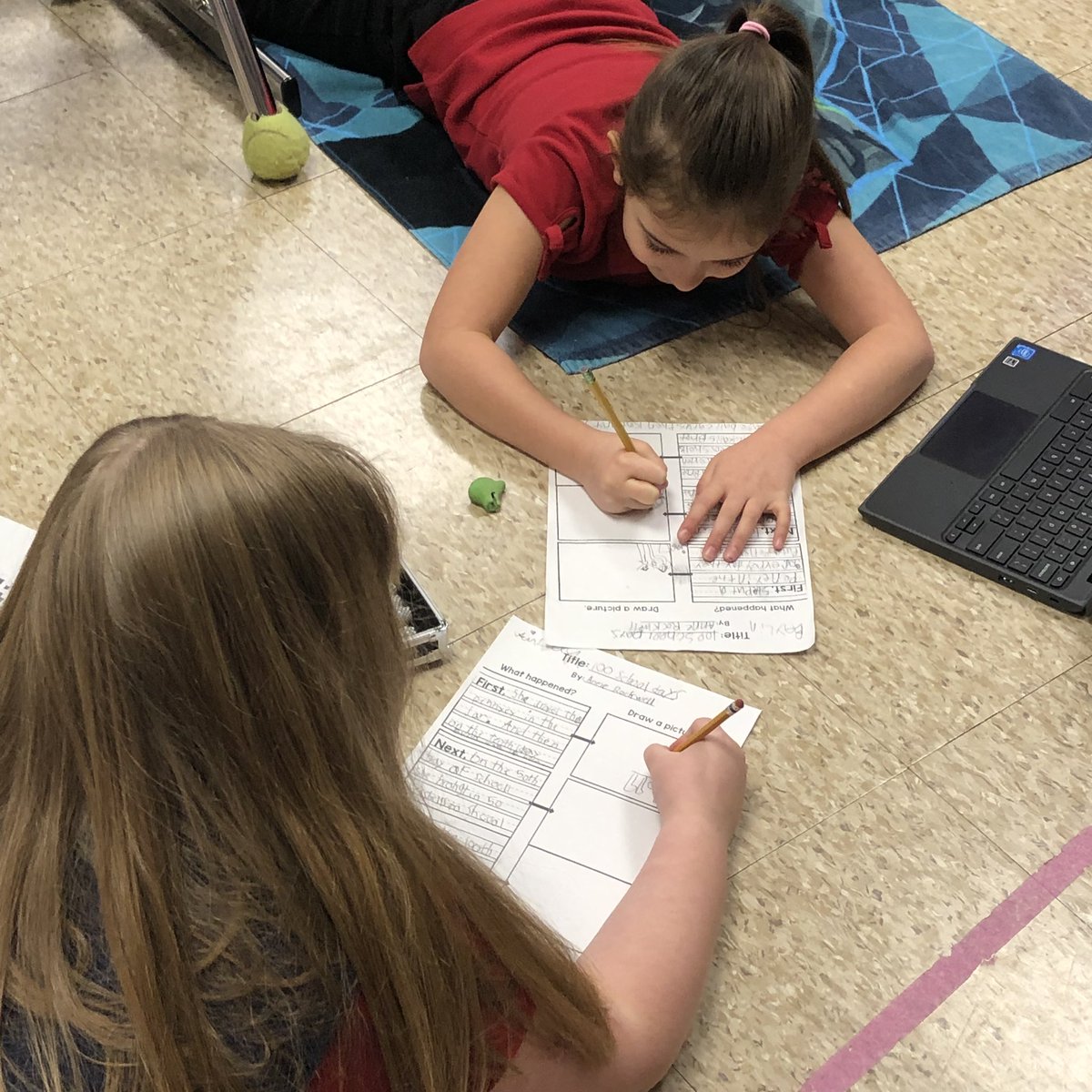 eaglesofEES's tweet photo. Wind chills don’t stop cozy warm beach towel learning in Ms. Hawks’ literacy block! #BestYearYet #EisenhowerStrong #PowerWalkMoment https://t.co/HQRvjQ5JGE