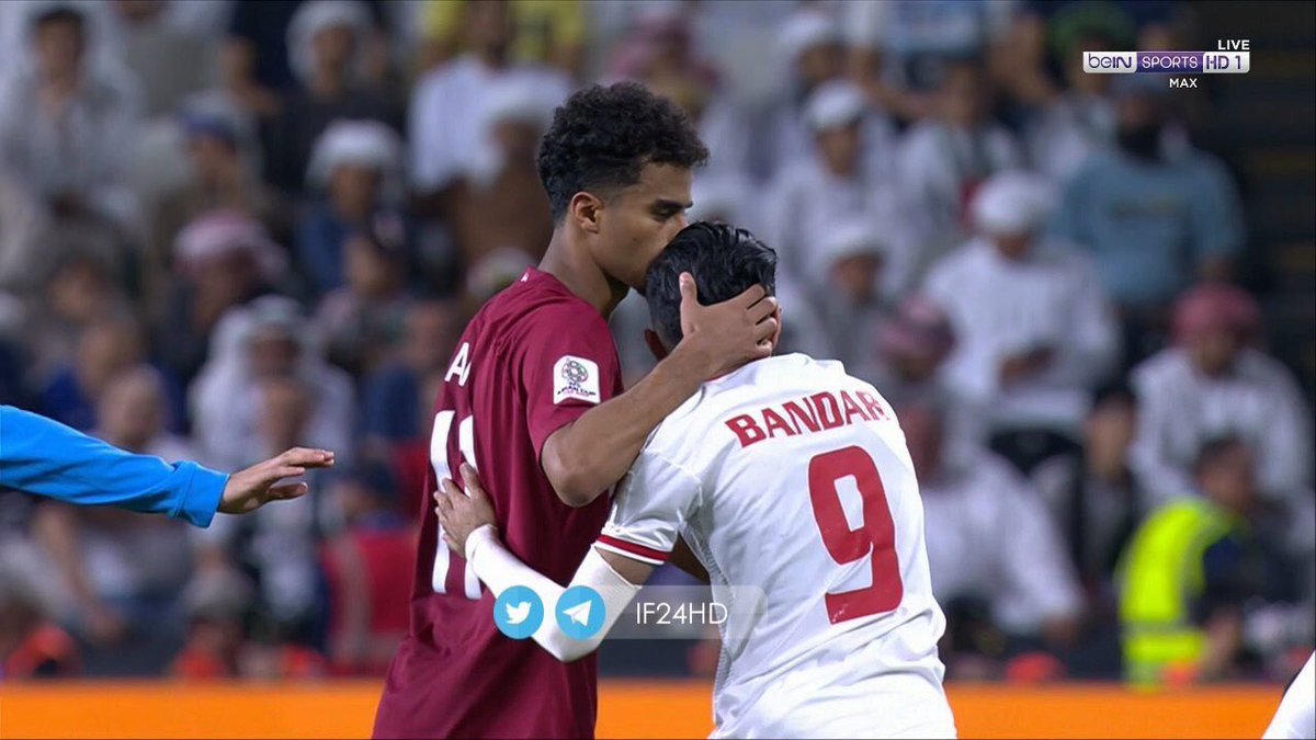 #قطر_الامارات  #قطر_الامارات. بعيدا عن التعصب مبروك لقطر وهاردلكم ي عيال زايد وهذا حال الكوره 💛
اللي دخلو الرياضه في السياسه بلاه كلوزق وتقلعوا  🤕👎🏻