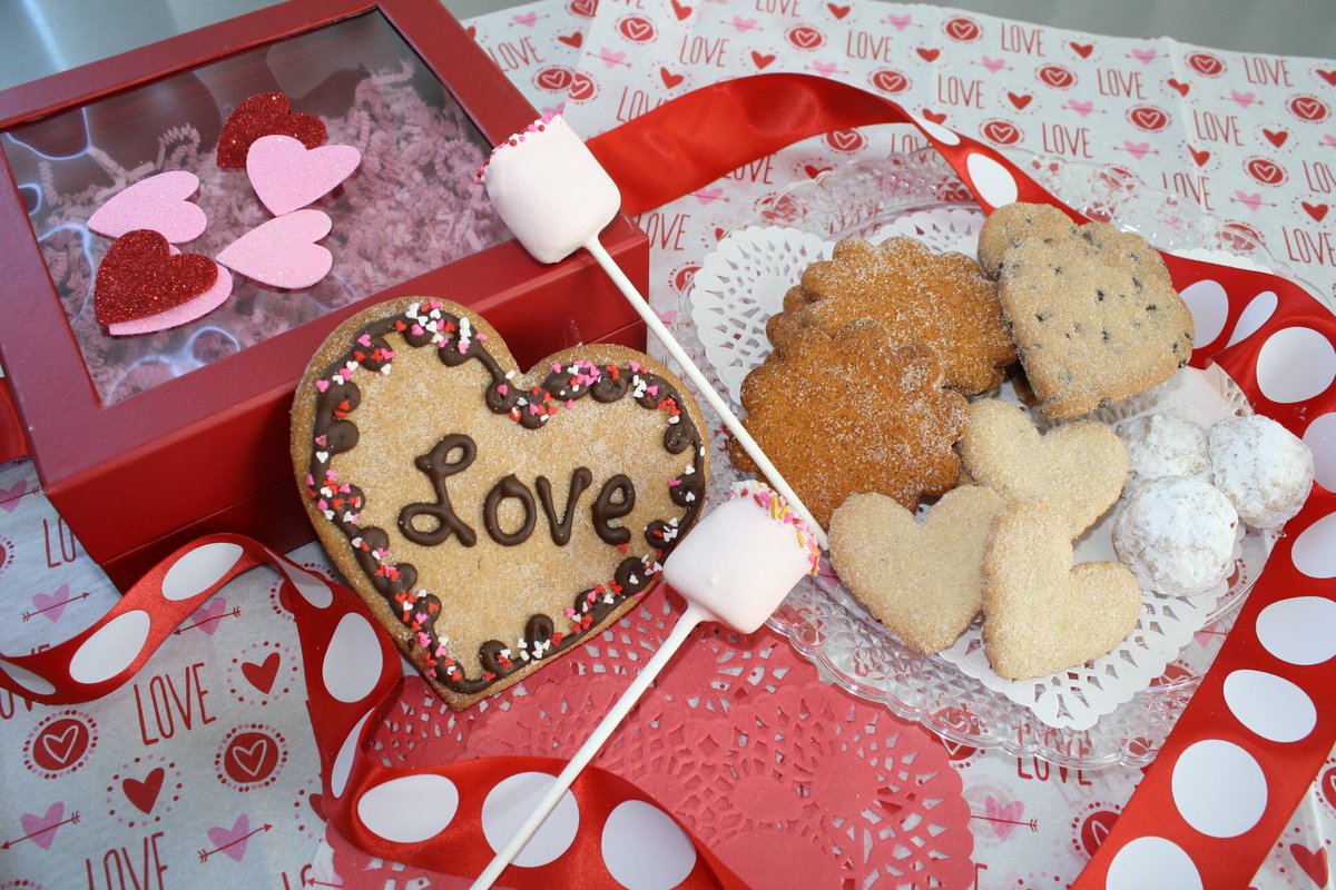 CBiscochitos's tweet photo. We love our customers so we’re offering FREE SHIPPING now thru February 9, 2019 to send your loved ones a special Valentine's Day Gift.  Shop at our website https://t.co/EWeFqafCpI and use COUPON CODE: FREESHIP or stop by our store to place your orders. https://t.co/AmvyrBGaux