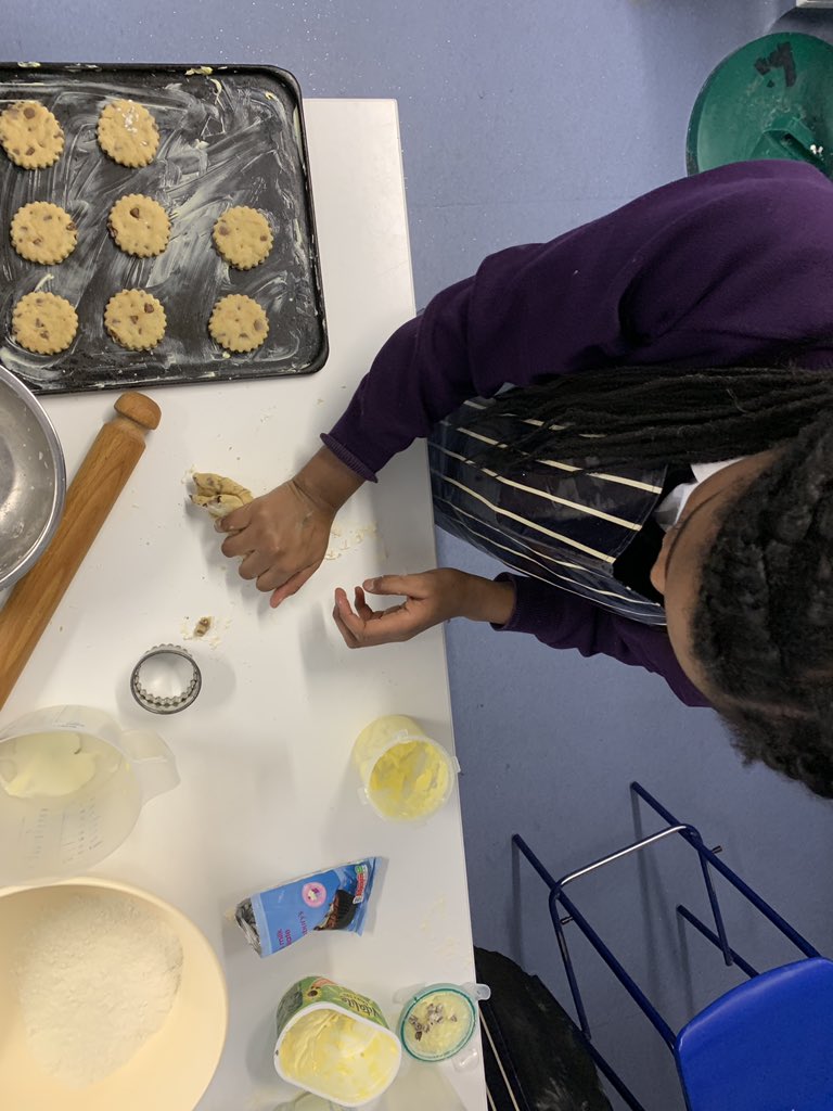 DT_RicardsLodge's tweet image. Scones taking shape! @RicardsYear7 #homemadebutter