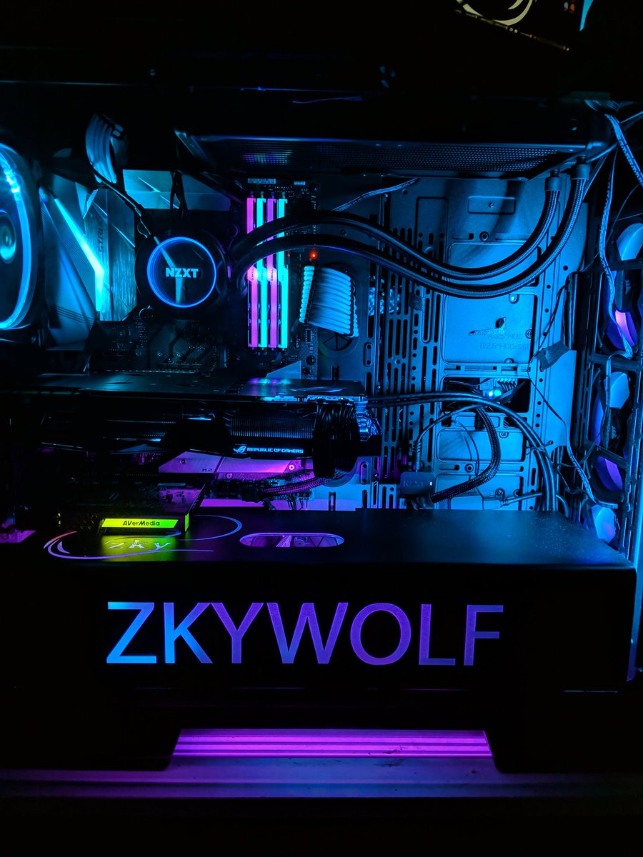 Zkywolf1's tweet image. Custom power supply from v1tech
#v1tech #thermaltake #Corsair #gtx1080ti #gskill