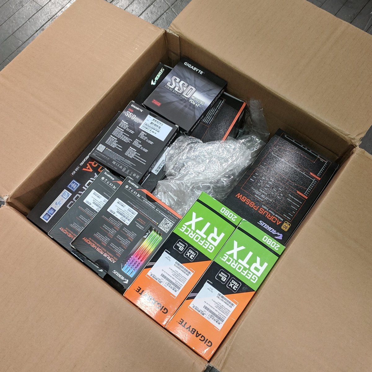 ModMyMods's tweet image. Oh boy oh boy! Looks like we are prepping for #PAXEAST2019 ;)

A lovely care package from our friends at @AorusOfficial-  thanks again 🥰🥰

 #WatercooledDesk #CustomDesk #CustomSetup #Modded #modder #PAX #AORUS #2080 #RTX #RTXon #RGB #RGBLighting #z390 #z390motherboard