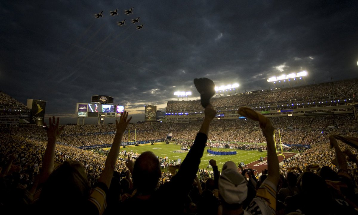 SPORTNEXT's tweet photo. De uitdagingen voor de NFL en de Super Bowl. Een voorbeschouwing op het grootste eendaagse sportevenement ter wereld van @renefoolen en @pietermarechal https://t.co/QdoyuhvaeG #sportnext https://t.co/l5ELeveh1p