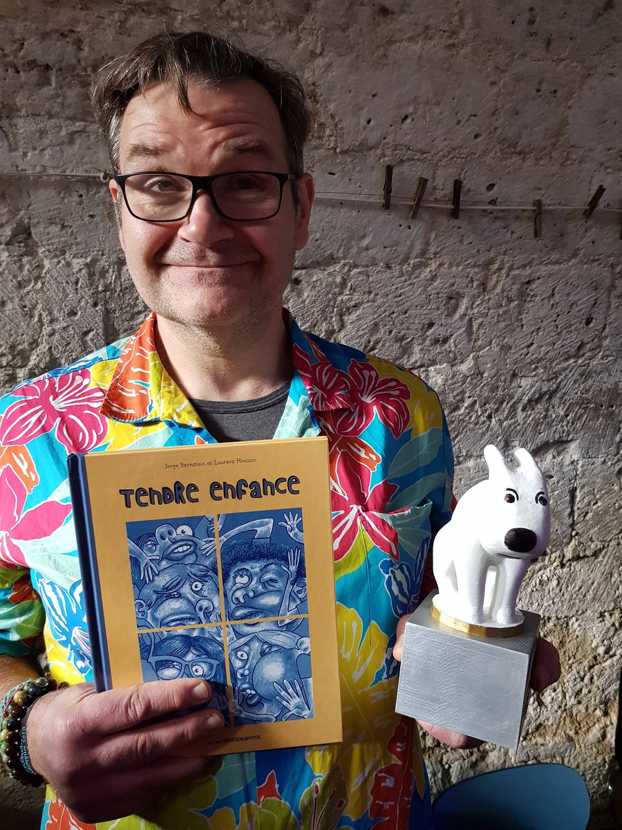Rouquemoute_BD's tweet photo. #FIBD2019 Prix #Schlingo 2019 pour #TendreEnfance (#JorgeBernstein & #LaurentHoussin) ! - https://t.co/hWHXaCiszT https://t.co/tuirQD9QBS