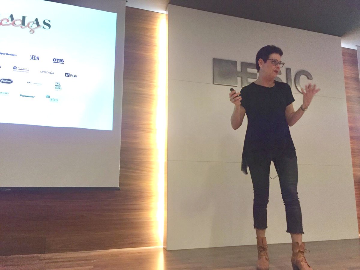 estoesway_'s tweet photo. 🙌#MuchoPower a las marcas valencianas que también saben de marketing. @EstherCSCS en su #MasterclassESIC en @ESICValencia https://t.co/Z0AXwmOgDT