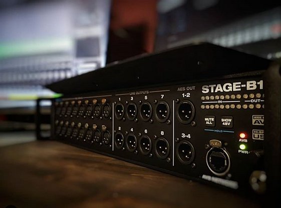 motutech's tweet photo. #motuavb Stage-B16 sitting pretty on the desk... Pumping #audio into #DigitalPerformer. The ideal pair for live band #recording.
https://t.co/80kALzVk6i
#motuaudio #MyMOTU #proaudio #mixing #mastering https://t.co/qU25WmsCJV