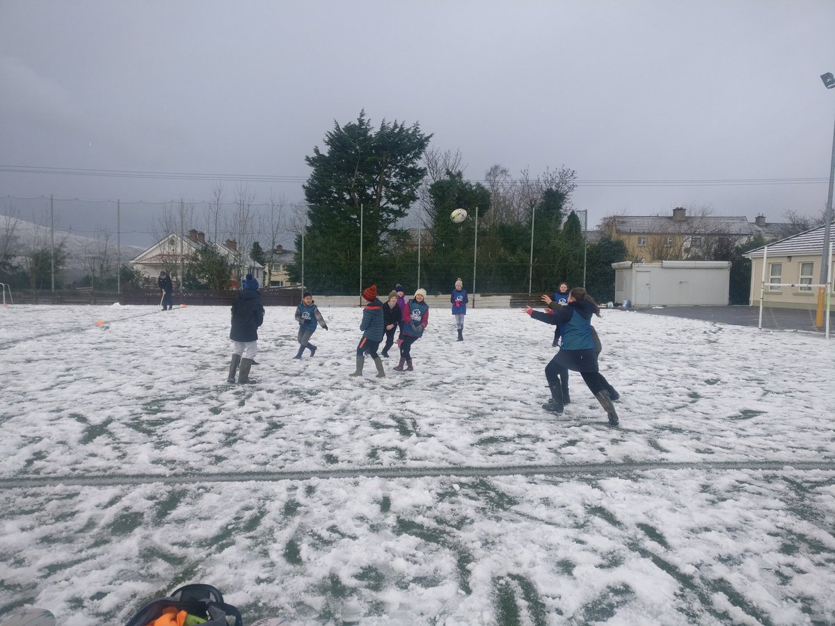 More snow on the ground today but that didn't stop the pupils of St. Clare's Manorhamilton playing rugby. I could do with a few luminous balls though! Well done to all. #leitrim #rugbystronghold #aldiplayrugby @Aldi_Ireland