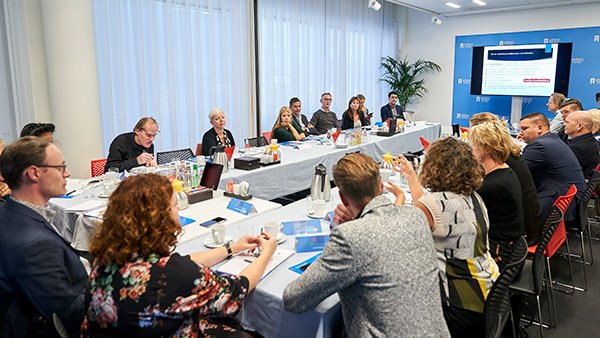 Morgenmiddag gaan ruim 40 schoolleiders (po) in Nieuwspoort Den Haag het gesprek aan met onderwijspolitici uit de Tweede Kamer over de rol en positie van #wijschoolleiders. In navolging van de e-mailbom in november. avs.nl/artikelen/gesp… …