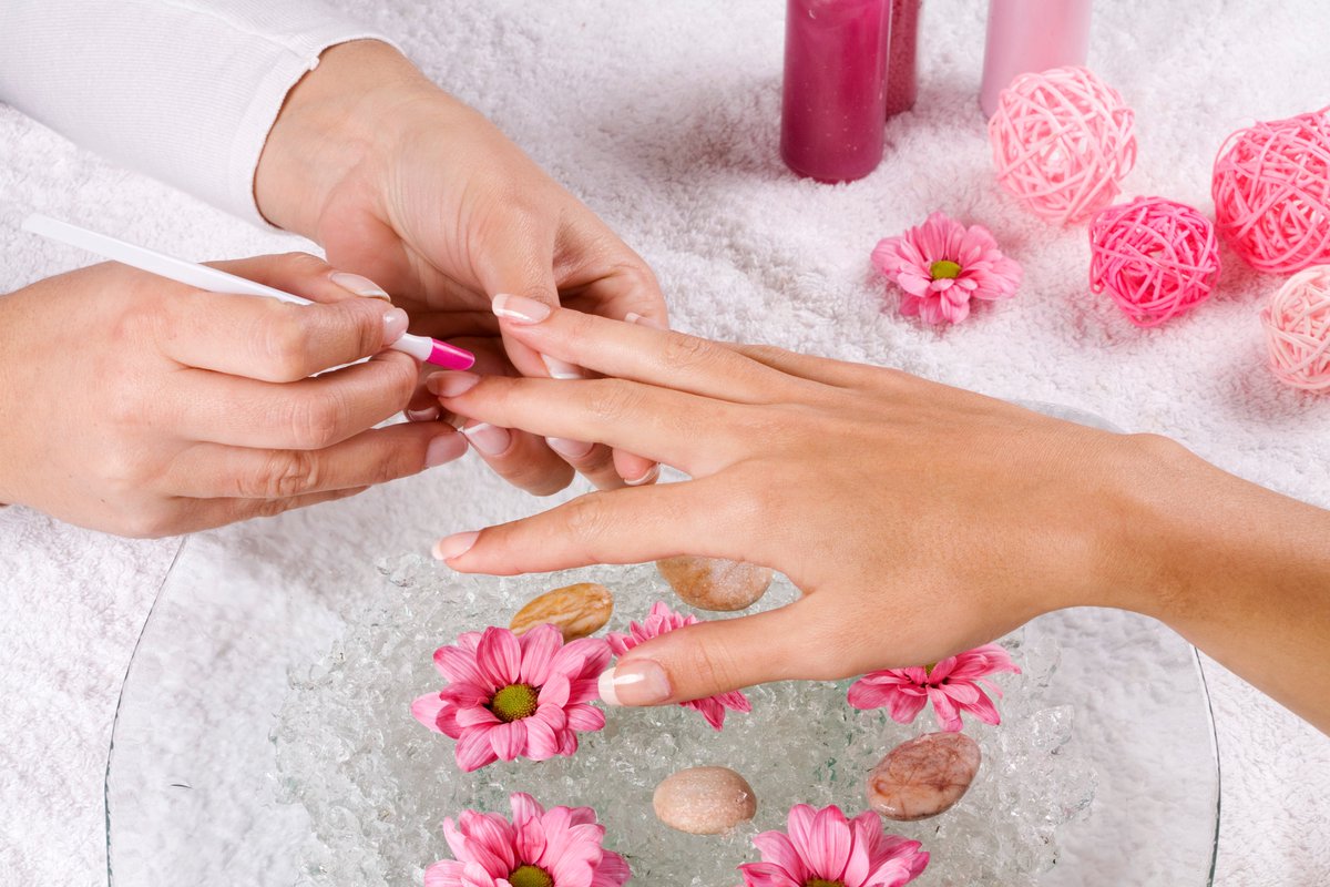 The cold weather is no excuse to not have cute nails! The Frosty Hour Special at Fabulous Nails is a mani/pedi for just $23, Tuesday - Friday, 11am - 2pm! For the list of participants and specials, visit EnjoyFortLee.com #FrostyHour #EnjoyFortLee