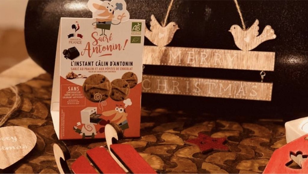 sacreantonin's tweet photo. Qui, comme nous, a déjà la #nostalgie de #Noel ? 🎄😏
Toi aussi partage en commentaires tes #photos de ton Noël 😃
https://t.co/TeUbqabknv
#christmas #pralin #chocolat #food #sacreantonin https://t.co/ghHUJQ4tau