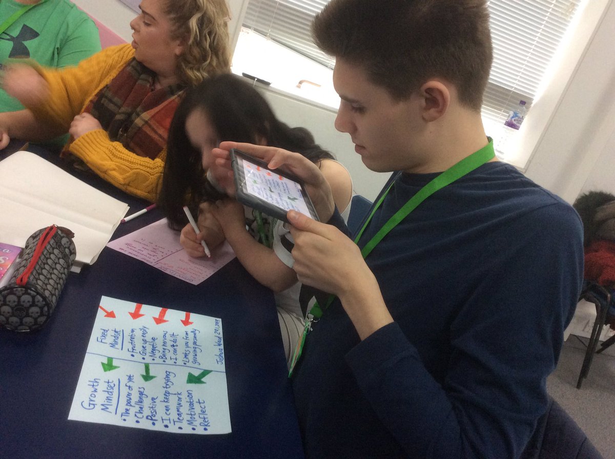 SEND_TA_chloe's tweet photo. Learners in Links to Work class recapping and reasearching growth mindset and creating posters whilst using their iPads! @HCRebeccaSoph @HarlowCollege  #SEND #Digitallearning #growthmindset https://t.co/KvoQHtfzTS