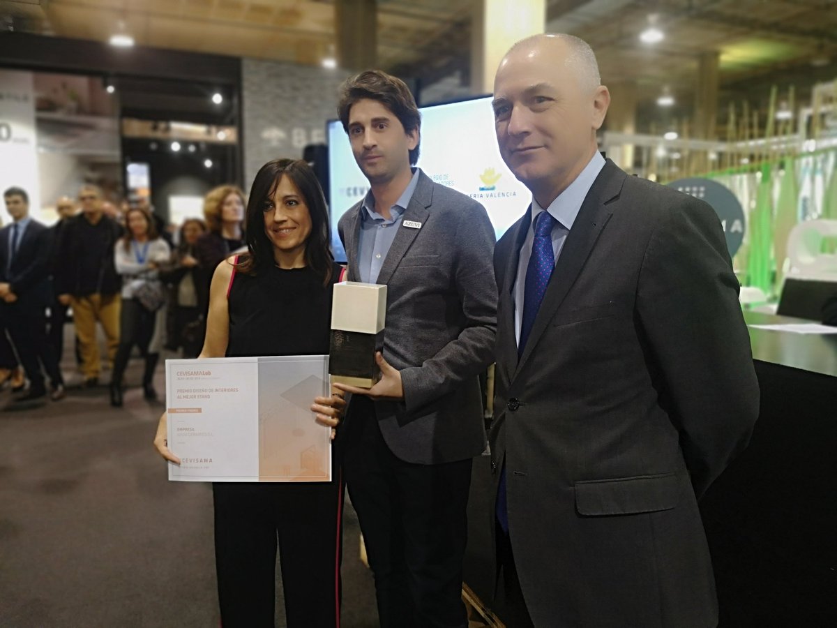 Cevisama's tweet photo. Primer premio al mejor stand de #Cevisama19 por unanimidad para #Azuvi.
Enhorabuena a todas las empresas premiadas! https://t.co/rubqTFUkBJ