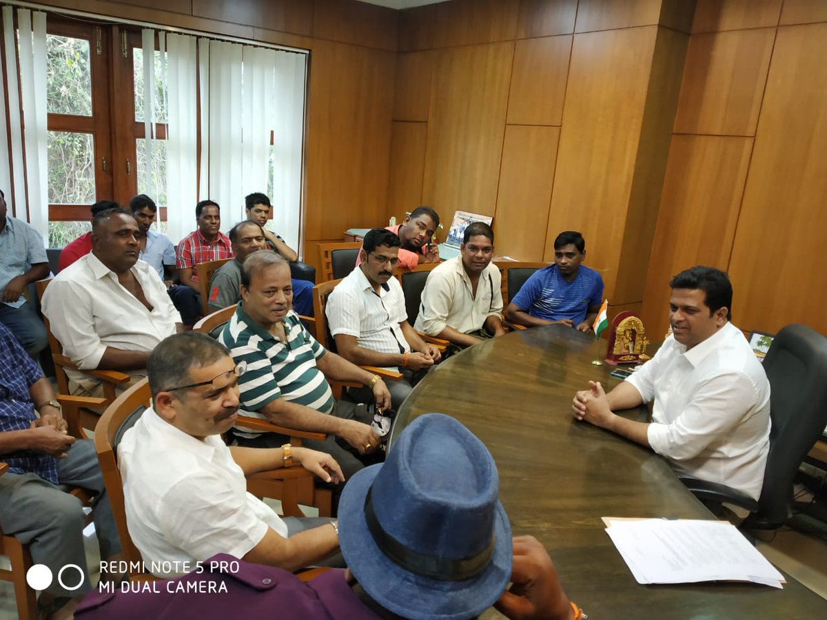 Jayeshvsal's tweet photo. Held a meeting with Director of Fisheries & Nerul Fishermen Association, to resolve issues faced by fishermen with renewals & registration processes.
#NerulForward https://t.co/Ew9NsMlpLn