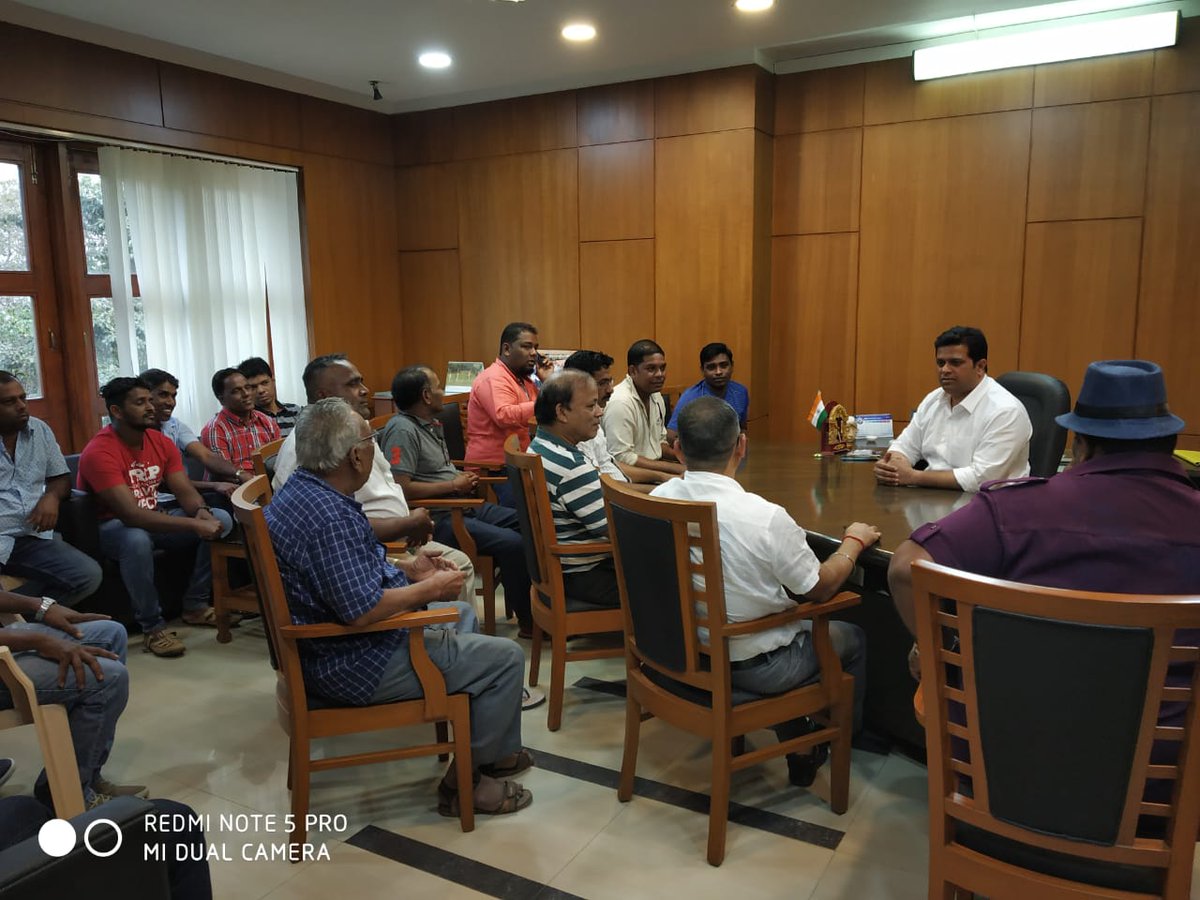 Jayeshvsal's tweet photo. Held a meeting with Director of Fisheries & Nerul Fishermen Association, to resolve issues faced by fishermen with renewals & registration processes.
#NerulForward https://t.co/Ew9NsMlpLn