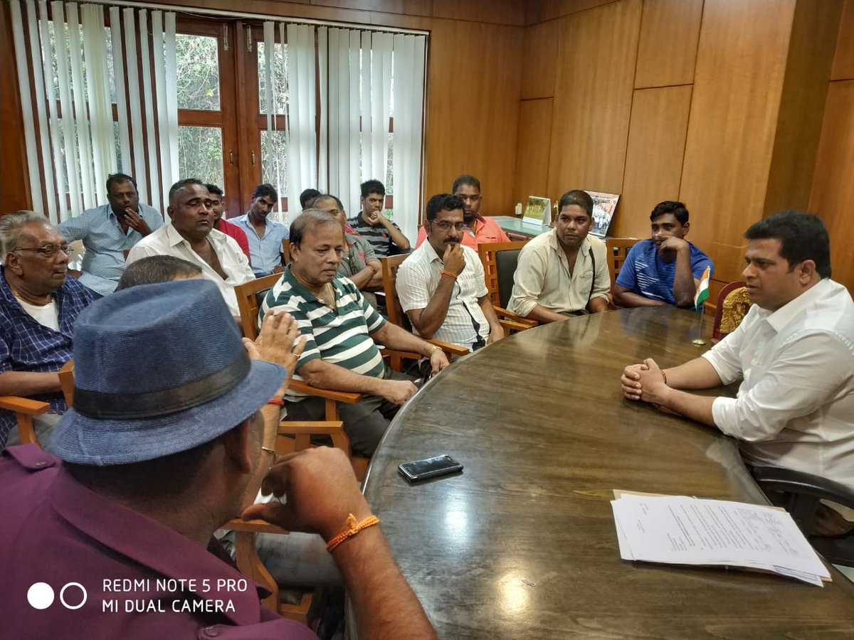 Jayeshvsal's tweet photo. Held a meeting with Director of Fisheries & Nerul Fishermen Association, to resolve issues faced by fishermen with renewals & registration processes.
#NerulForward https://t.co/Ew9NsMlpLn