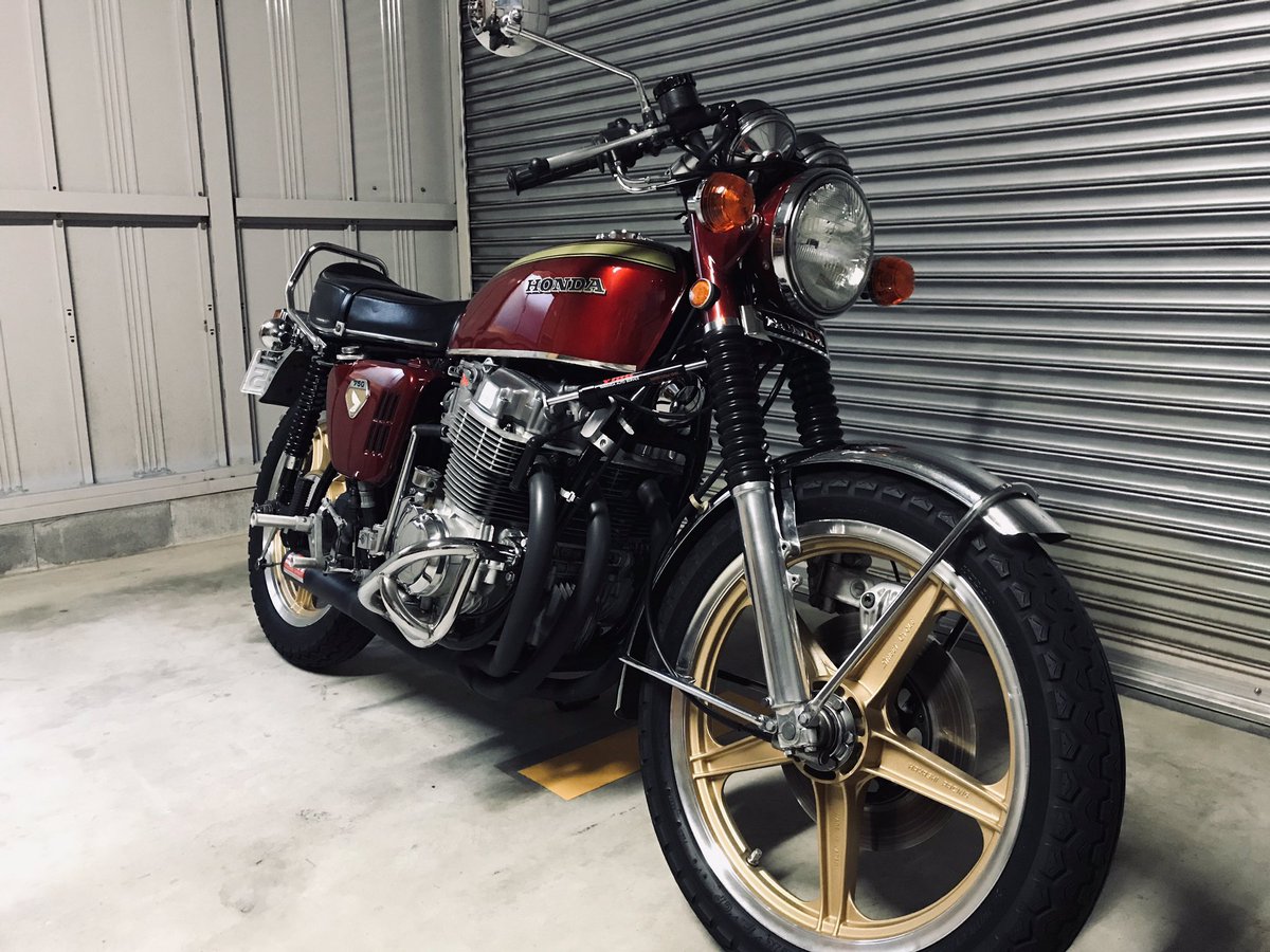 CB750four_1970's tweet photo. CB750FOUR売ります‼︎
1970年式 K0金型です！
金額はかなり高いですが、車検丸々2年付き！
アフターパーツ代約100万円掛かってます！
このままのスタイルを気に入ってくれる方だけに限ります。
興味のある方はDMください。

#CB750FOUR
#売ります
#セパハン
#crキャブ https://t.co/ssu5xFUnHx