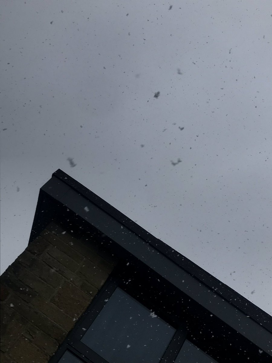 NhgsP's tweet photo. Snow snow let it snow when we going home? @NHGS https://t.co/ydRJRrh9S8