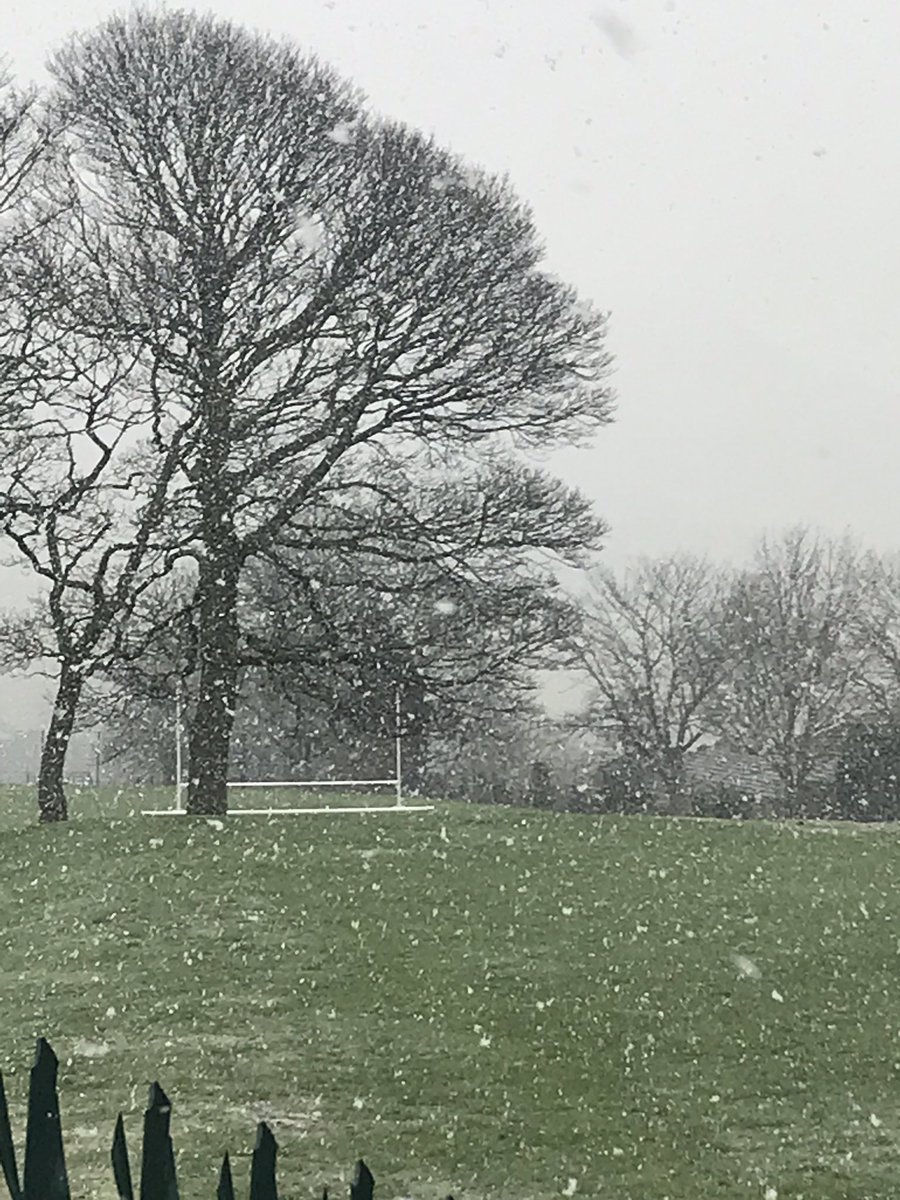 NhgsP's tweet photo. Snow snow let it snow when we going home? @NHGS https://t.co/ydRJRrh9S8