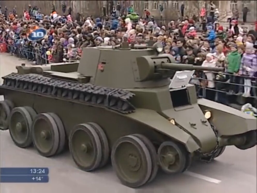 スラヴァ 履帯なしで走行できる快速戦車