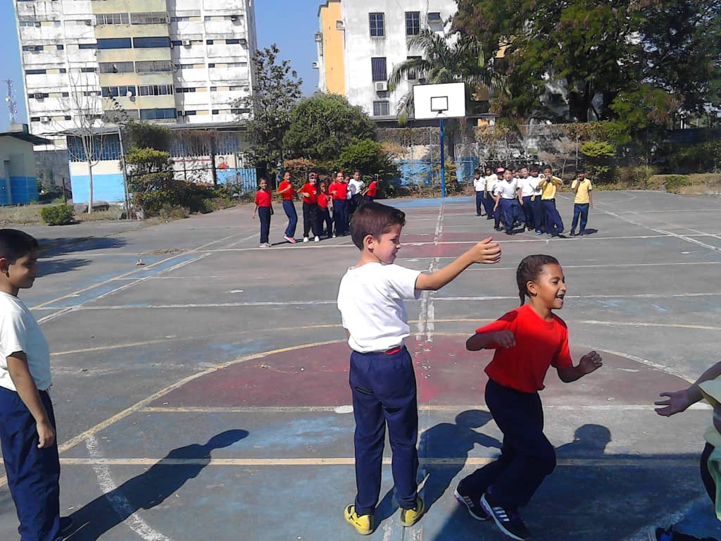 🏫👨‍🎓| Estudiantes del #GELaGoajiraI #Circuito7 activos con juegos tradicionales y lúdicos, municipio #Páez #PortuguesaPotencia #FANBActivaPorLaPatria <a href="/NicolasMaduro/">Nicolás Maduro</a> <a href="/rafaelcalles/">Rafael Calles</a> @MPPEDUCACION @psuvaristobulo <a href="/RosangelaOrozco/">Rosangela Orozco</a>
