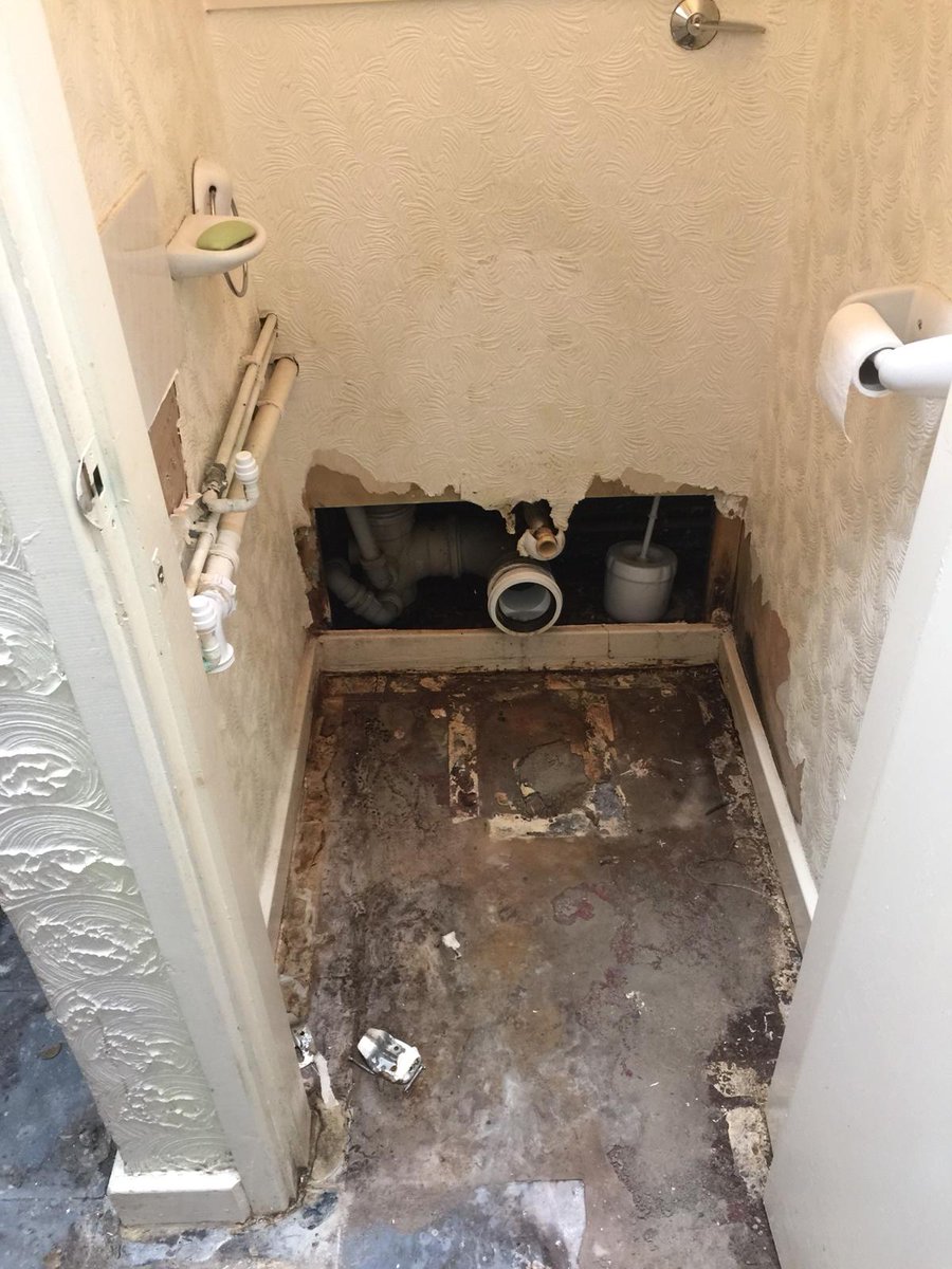 DIYDOCTORS's tweet photo. hmmmm.........someone has plans for a new downstairs loo.....once it is installed we will tweet it! https://t.co/sTsJX55B90