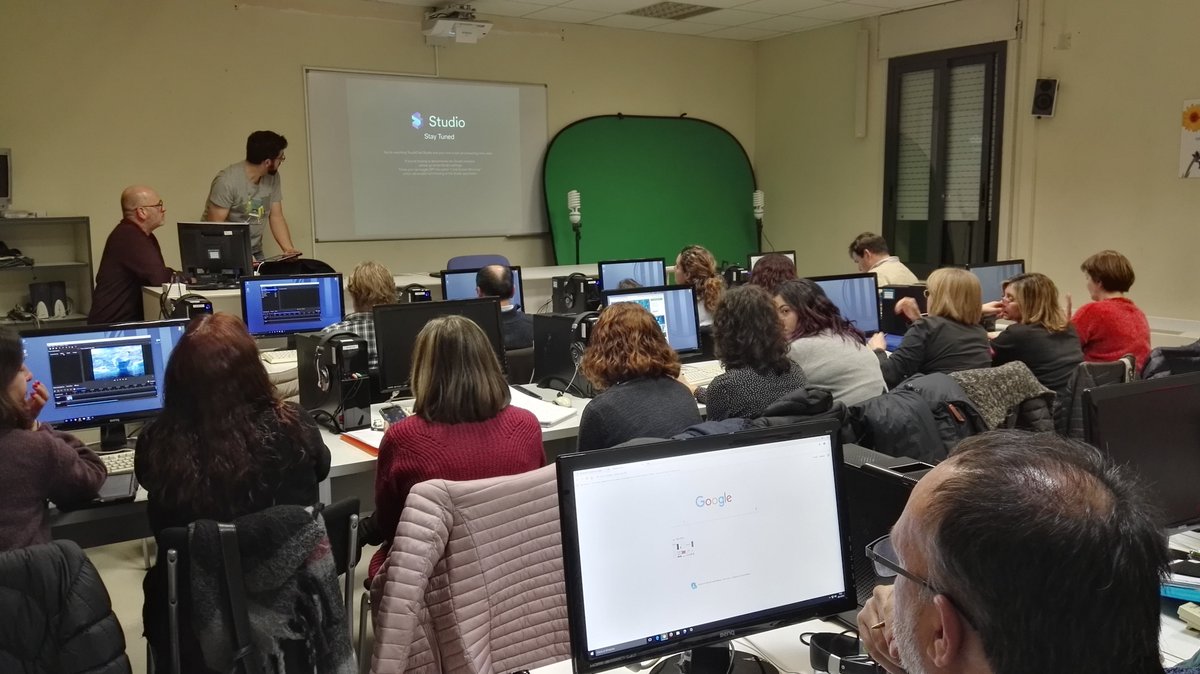 segirones's tweet photo. 📌En @joandeskarat de l'@EscolaAnnexa ens va fer una #TicTacTaller de #croma #chorma.
🔗Va compartir experiències, propostes i aplicacions.
🔝Gràcies a tots! https://t.co/7MiqY11zR8