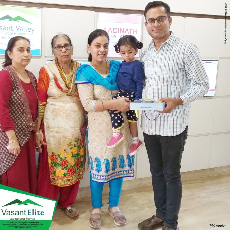 vasantvalley31's tweet photo. As we welcome new family members to our #VasantElite #family, we are overjoyed. 

With a belief of providing the best living experiences to them, we’ve emphasised on making their dreams a reality.

#HappyCustomers #Home #House #Property #RealEstate #Possession #Lifestyle https://t.co/40Y5iQU4Pc
