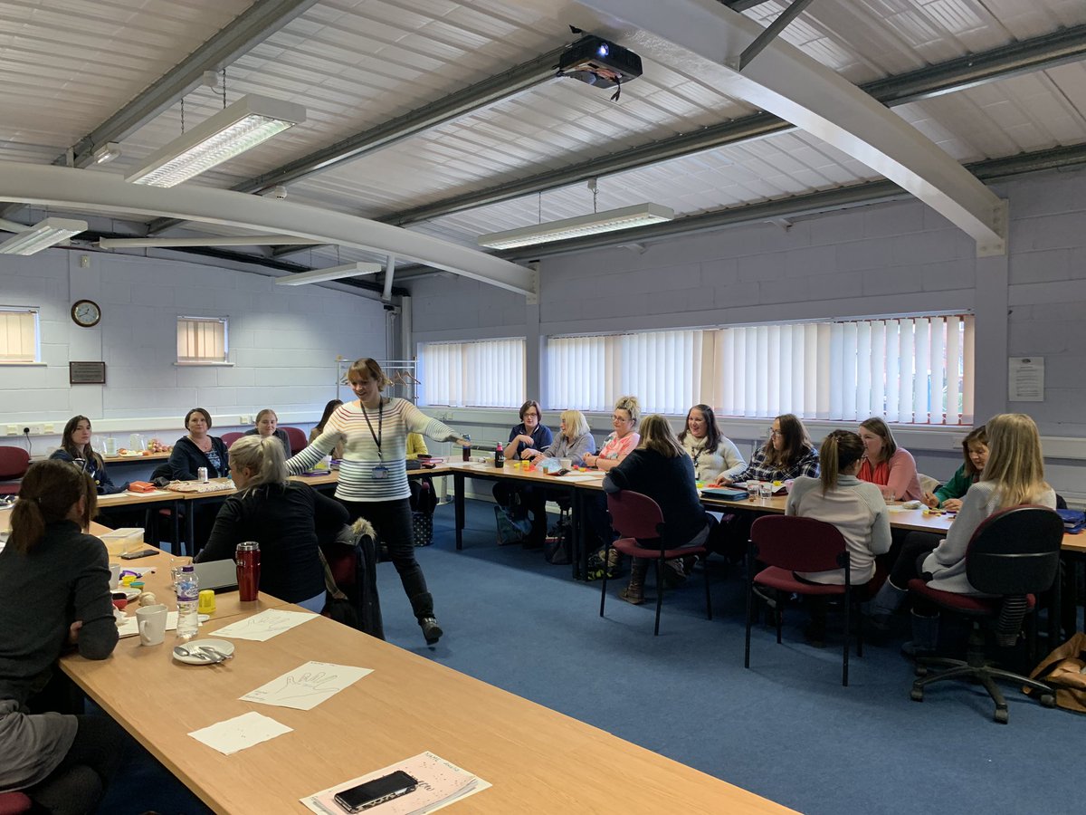 MichelleIrelan3's tweet photo. @HarrogateNHSFT @WeSchoolNurses  @HDFT0TO19 @RChillery SWR SN team day, focusing on building resilience in YP, self harm and planning our year ahead looking at team ethos and the hand of positivity 🖐🏻 #proudoftheteam https://t.co/XvAB8CRujE