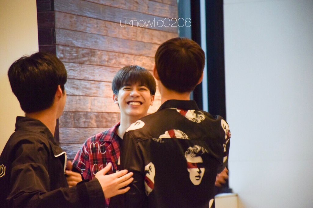 nat_natsu_a's tweet photo. ปั่นแท็ค รอ 3 ทุ่ม 😁 😄
ขอ Vlog คู่นี้สักครั้งเถอะนะ 🙏🏻🙏🏻 
📸 cr. on pic
#KissBoysTH 
#น้ำซุป https://t.co/tYlXNaQXdT