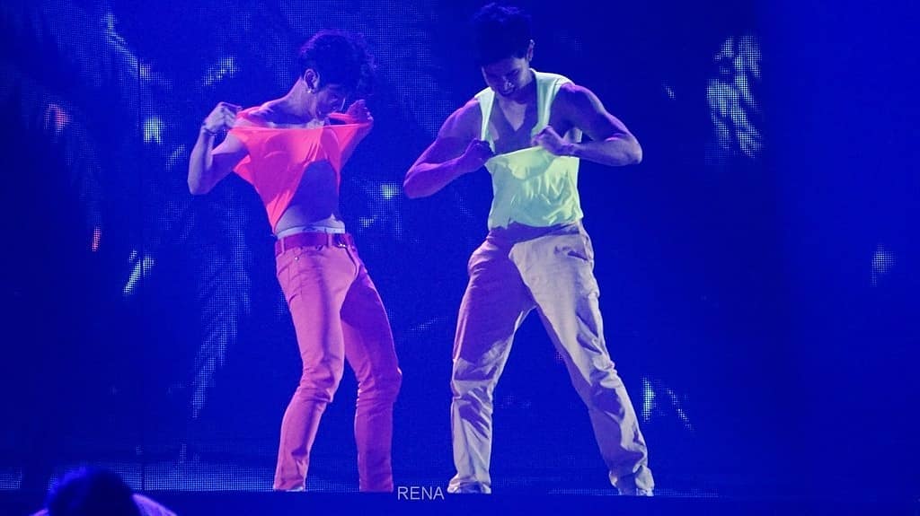 tuesday0058's tweet photo. [PHOTOS/190127] Y I Love You 2019 | OH. MY. GOD 😆😳😳😳. OauFiat going wild~!! 🧡💛

Cr: Rena

@FiatAngelo @OAUJUN_KORN
#FiatPattadon #patnion #forfiat #GMMTV #YILoveYou2019 #Oaujun #อู๋จุน #oaujunfiat #oaufiat #tewdae #sotusstheseries https://t.co/JkhvW77jGI