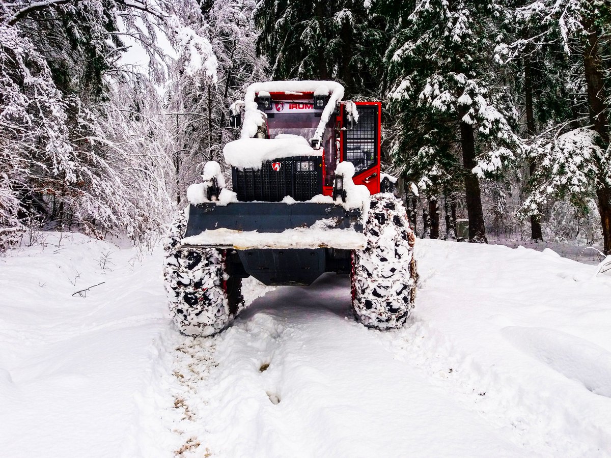 IRUMreghin's tweet image. Come on winter, bring it on. #irum #TAF2012PS6C #woods #forest #reghin #fabrica #produsromanesc #tractor #tractoareromanesti #tractoragricol #tagro #tractorforestier #taf690PE #romania #agricultura #new #romanian #farm #agriculture #forestry #skidder #machinery #innovation