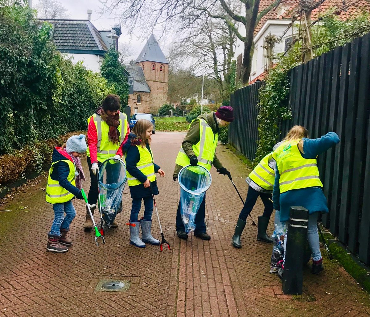 Afgelopen weekend hielden Wijkhelden uit <a href="/bergendalgem/">Gemeente Berg en Dal</a> een geslaagde actie. Bedankt voor jullie inzet! Dankzij jullie ligt er minder zwerfafval in Beek! #wijkhelden #zwerfafval