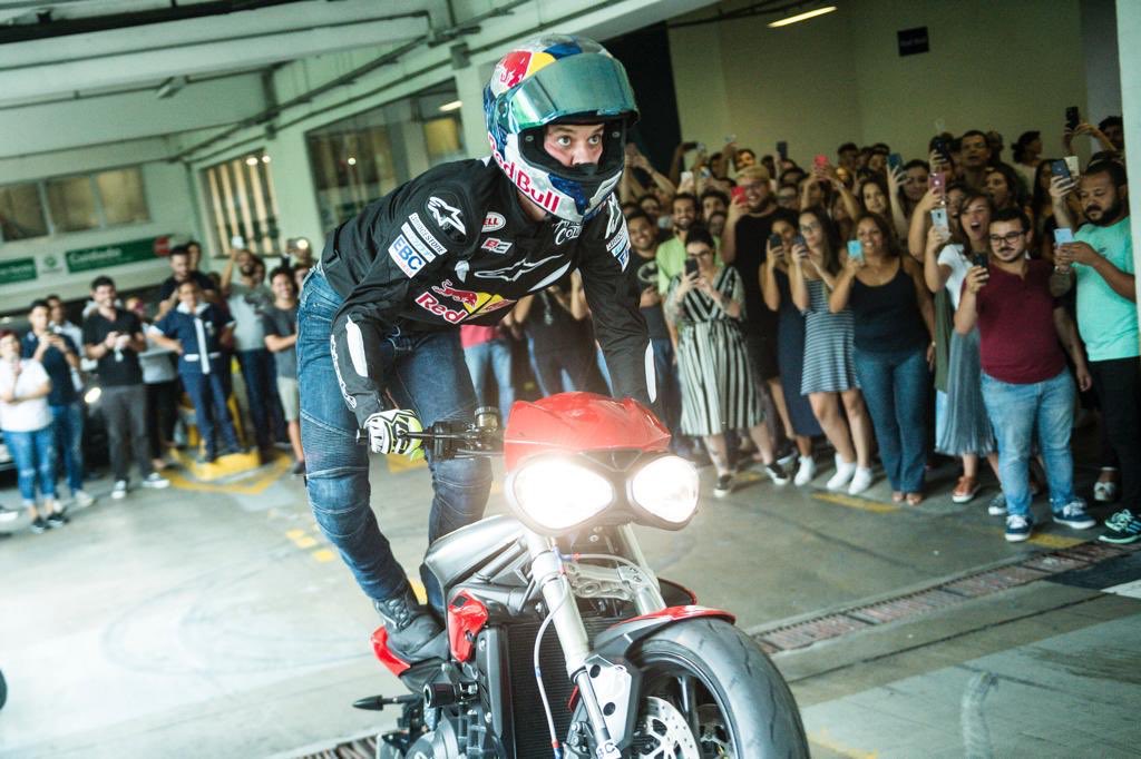 AaronColton's tweet image. Wheelie surprised the @redbullbr team with a mid day rip through their office! #sanpaulo #brazil #wheelies