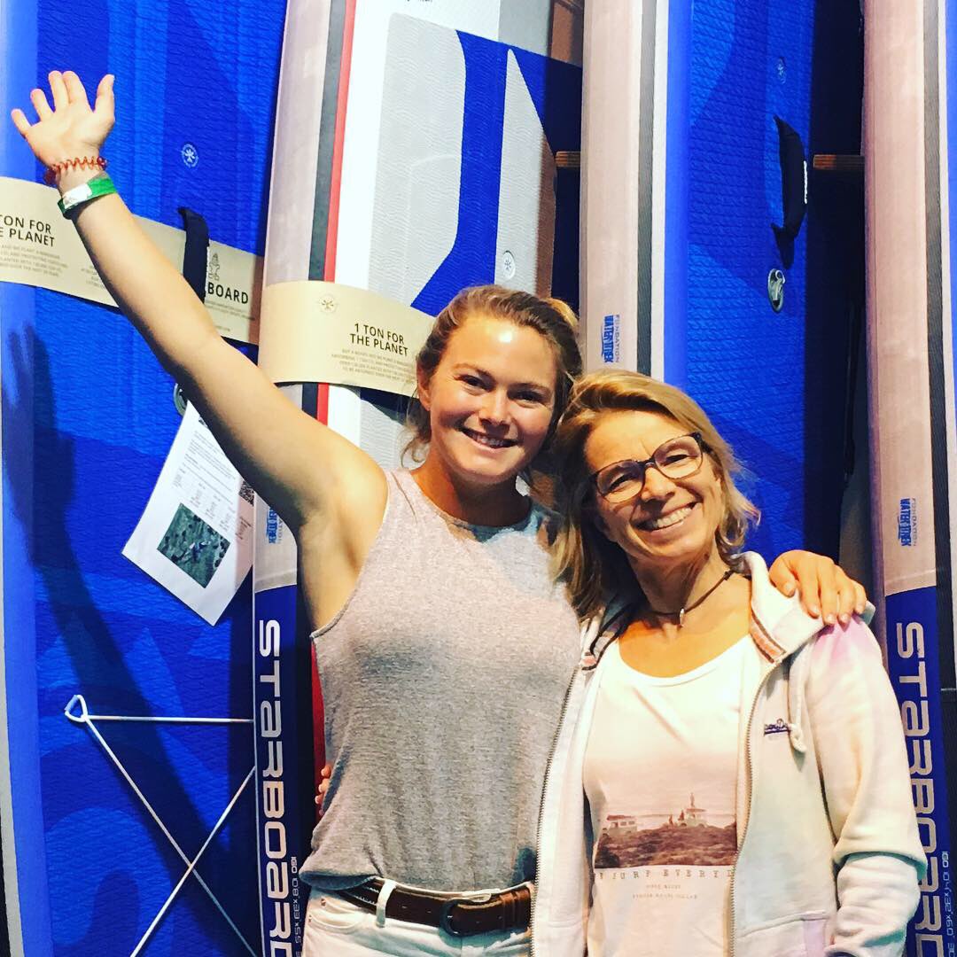 How fun &amp; great meeting my <a href="/starboardsup/">Starboard SUP</a> teammate and worldclass #sup #surfer Fiona Wylde at #bootdüsseldorf. Huge congrats to you winning 1st wave &amp; race at indoor contest at the beachworld 🥇🏄‍♀️💪