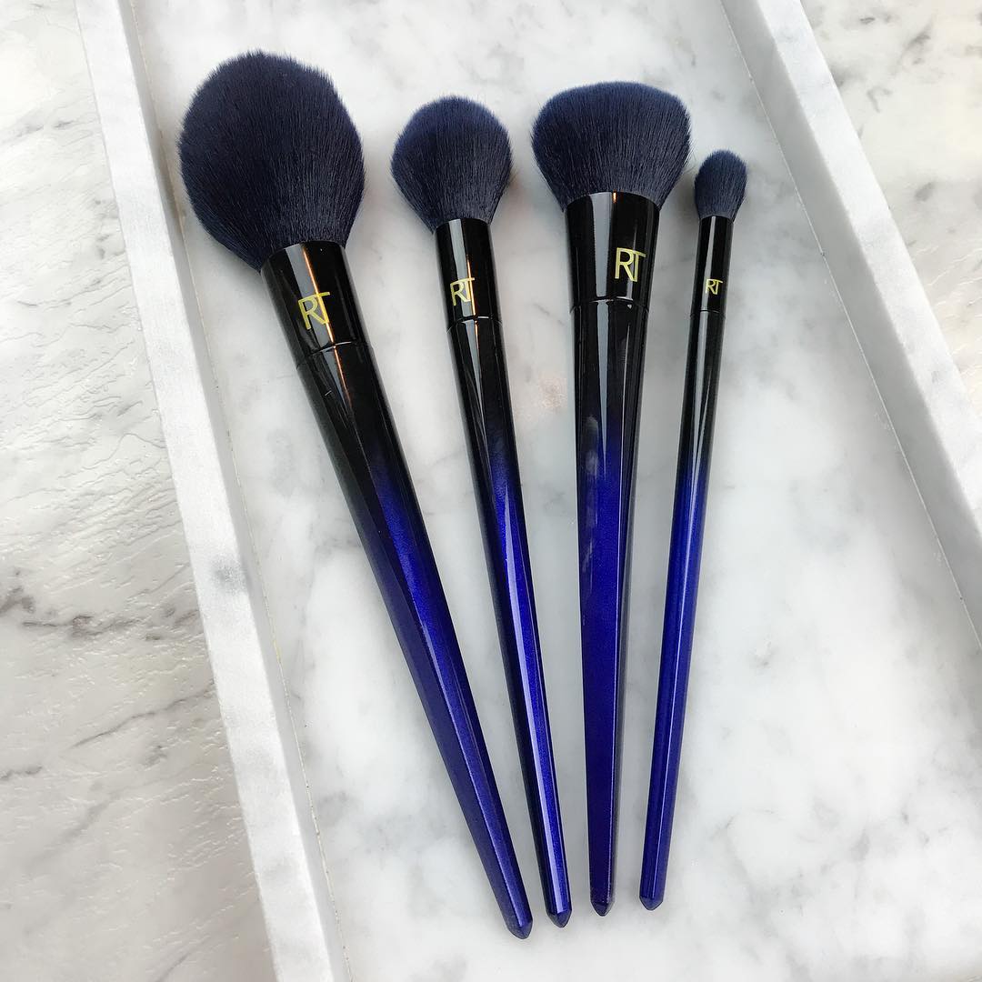 maquillalia's tweet photo. ¿Aún no has probado estas maravillosas brochas de Real Techniques?💕
¡Son de colección Powder Bleu y son súper suaves!
Aprovecha nuestro 3x2 en la sección brochas
📸@dixiegirlxox
📍Accede desde el enlace de nuestra biografía.
#brochas #powderbleu #realtechniques https://t.co/dMYrqvNqwk