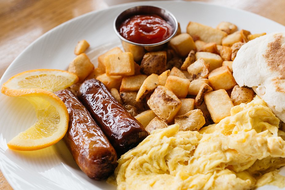 Calling all breakfast lovers! This classic Majestic Mountain Breakfast from the Dining Room at Brasstown Valley Resort &amp; Spa is the perfect way to start your day at Lake Chatuge! Learn more about Lake Chatuge dining here: ow.ly/j6pt30neVdQ  #breakfast #golakechatuge #food