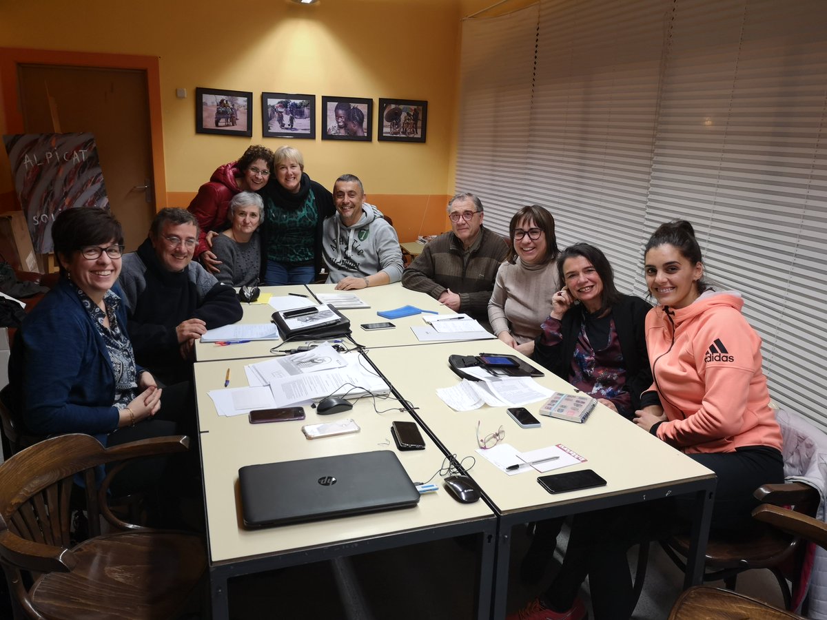 CCSegria's tweet photo. Trobada entre El PUNT DE VOLUNTARIAT COMARCAL, #AlpicatSolidari i @AjAlpicat per buscar sinergies i properes col·laboracions al voltant de la solidaritat i l'altruisme.
Felicitats per la bona feina!"
#CCSegria #Segria #TerardePonent #Lleida https://t.co/iDi8f85guQ