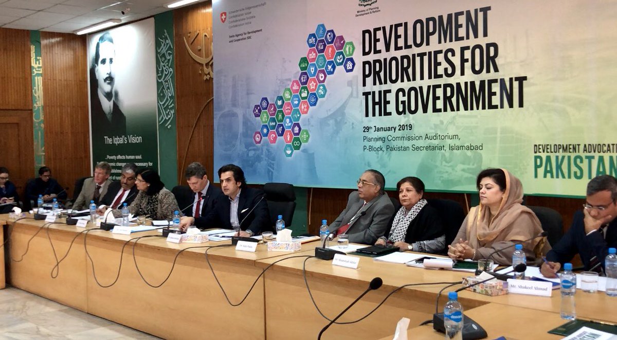 PlanComPakistan's tweet image. Minister Bakhtyar underscored that emphasis on #poverty_reduction and #socio_economic development are the top agenda of the Government and it is committed to extend the outreach of social safety nets to improve standard of living for marginalized segments of society.