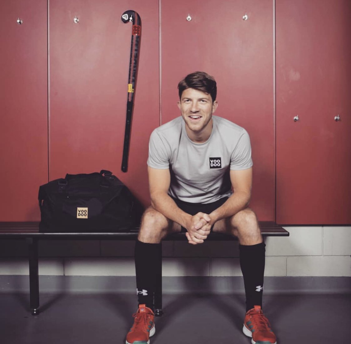 voodoohockeyuk's tweet photo. After a nasty blow at the weekend, Harry Trusler faces a race to recovery ahead of the restart of the National Premier League.
➡️ Follow #TeamVoodoo to see his progress to make sure it’s all smiles ahead of Game 1️⃣1️⃣💪
#VoodooHockey #RoadToRecovery #OutOfMyWay #HockeyFamily https://t.co/BFR3Xf92Ep
