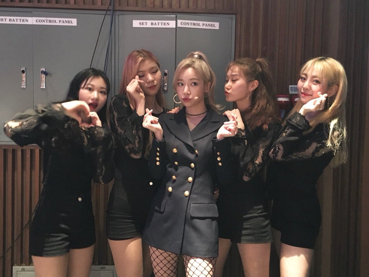 MOLEnt_'s tweet photo. 오늘 ���리 더쇼 무대 다시 보실 수 있어요!

네이버: https://t.co/u9rDBc7zQG
카카오: https://t.co/5aWiaIvQ5H
SBS 사이트: https://t.co/mwYfTXYe8p

#소리 #아임레디 #더쇼 https://t.co/yHPqC3hDy8